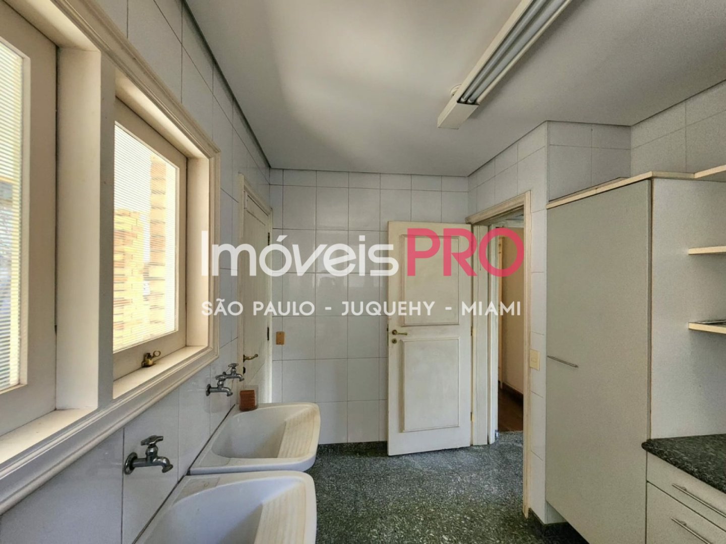 Foto :: https://assets.imoveispro.com.br/thumb/IP38442/casa-venda-vila-morumbi_IP38442_35_1920x1080.jpg?