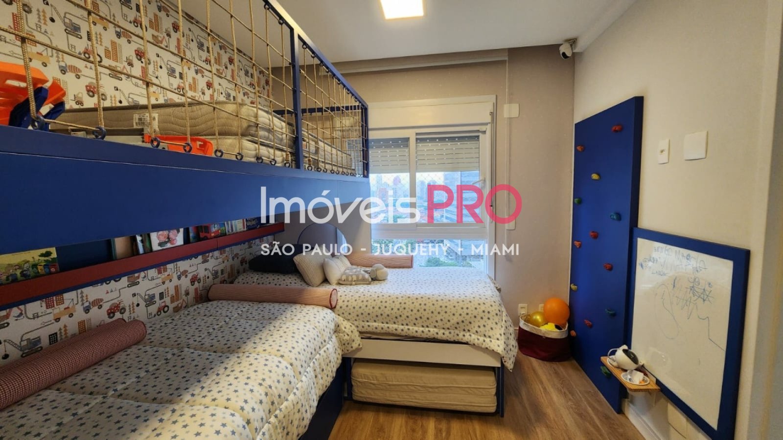 Foto :: IP38455