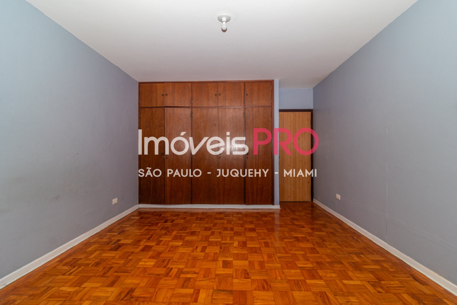 Foto :: https://assets.imoveispro.com.br/thumb/IP38456/casa-venda-planalto-paulista_IP38456_17_1920x1080.jpg?