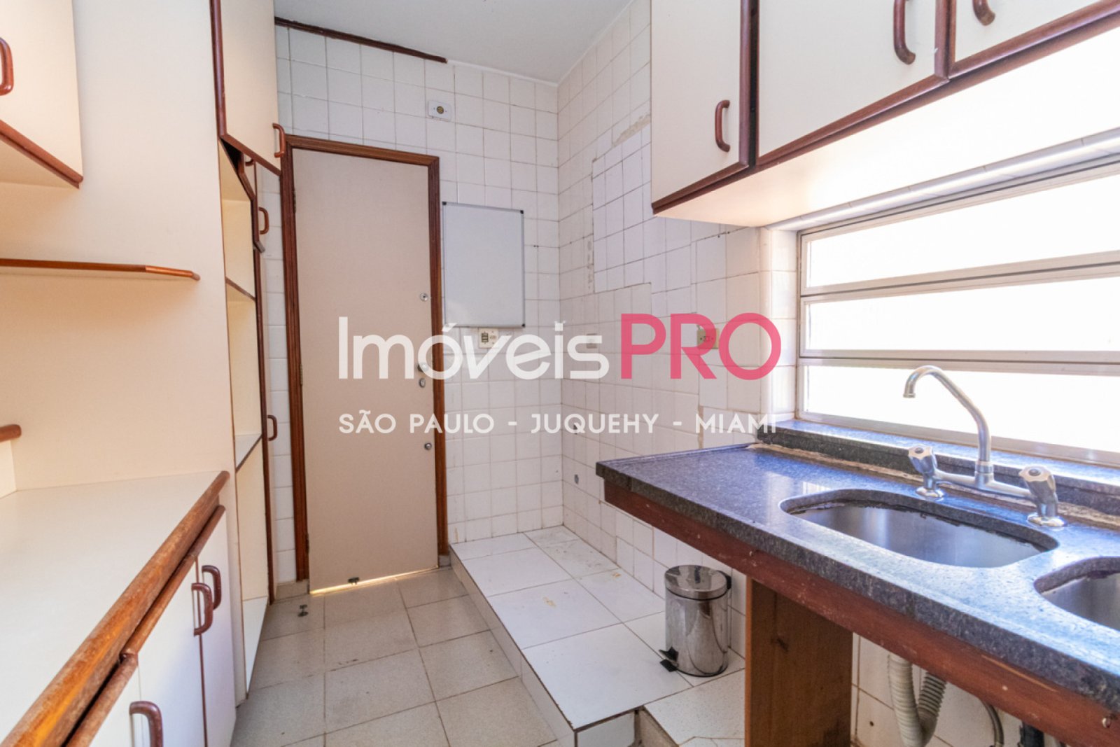 Foto :: https://assets.imoveispro.com.br/thumb/IP38456/casa-venda-planalto-paulista_IP38456_41_1920x1080.jpg?