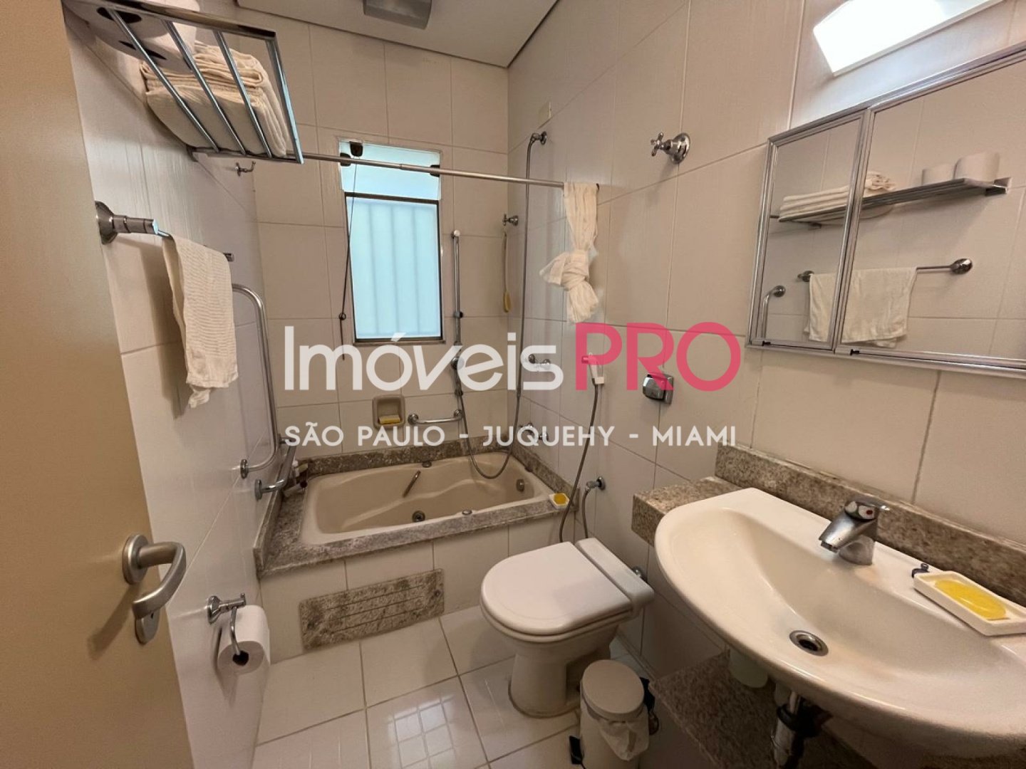 Foto :: https://assets.imoveispro.com.br/thumb/IP38463/casa-de-vila-venda-vila-mariana_IP38463_29_1920x1080.jpg?