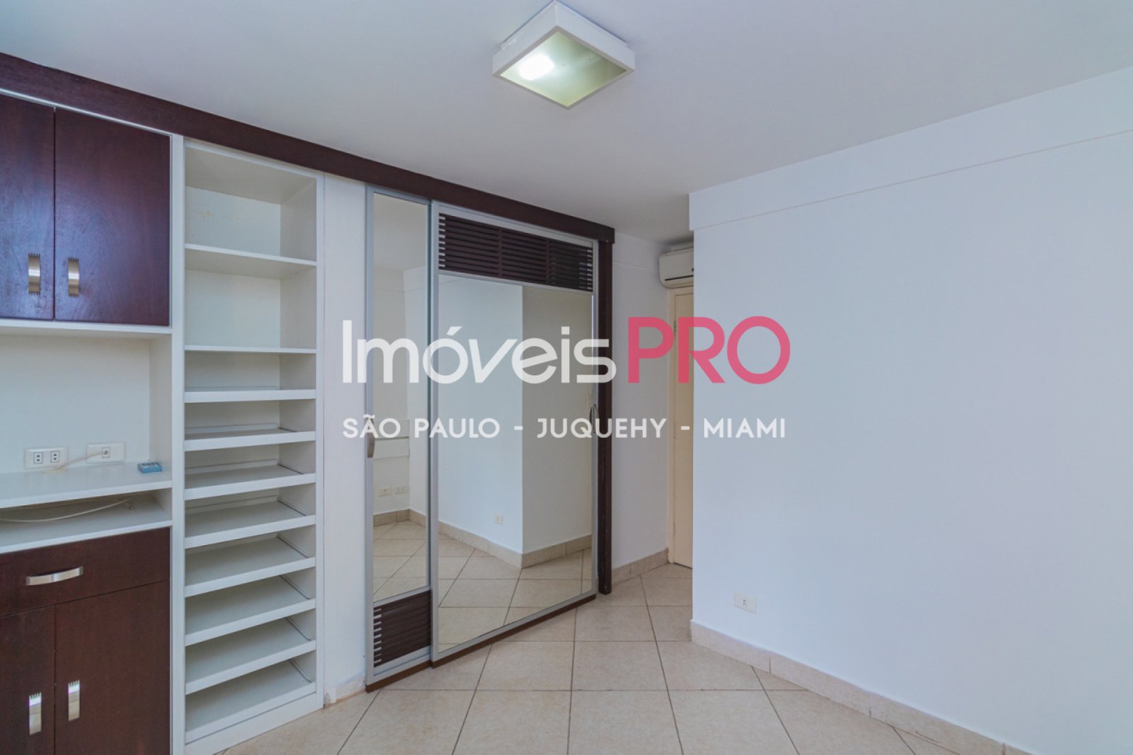 Foto :: IP38464