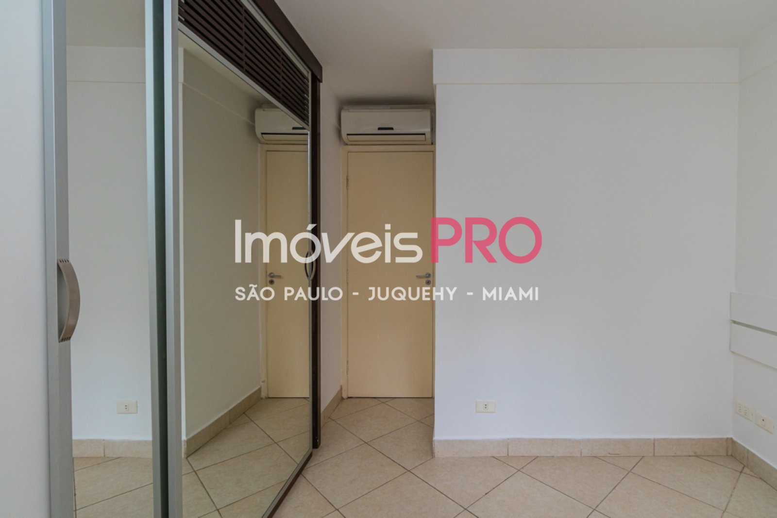Foto :: https://assets.imoveispro.com.br/thumb/IP38464/apartamento-venda-moema_IP38464_23_1920x1080.jpg?
