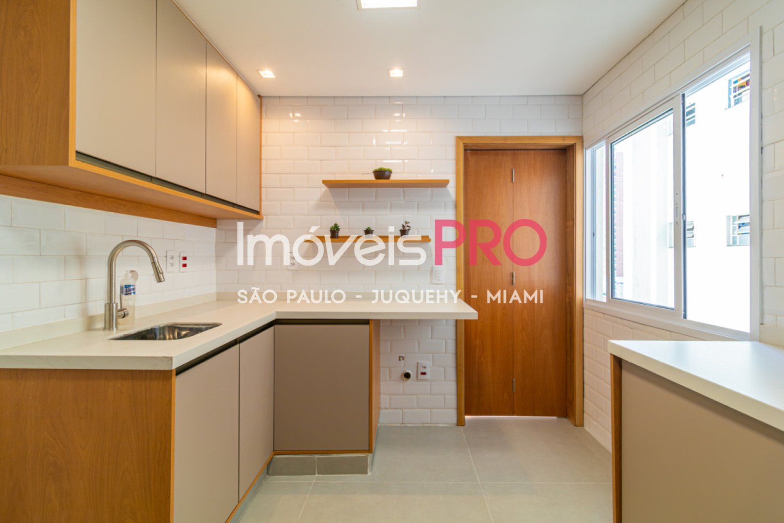 Foto :: IP38481