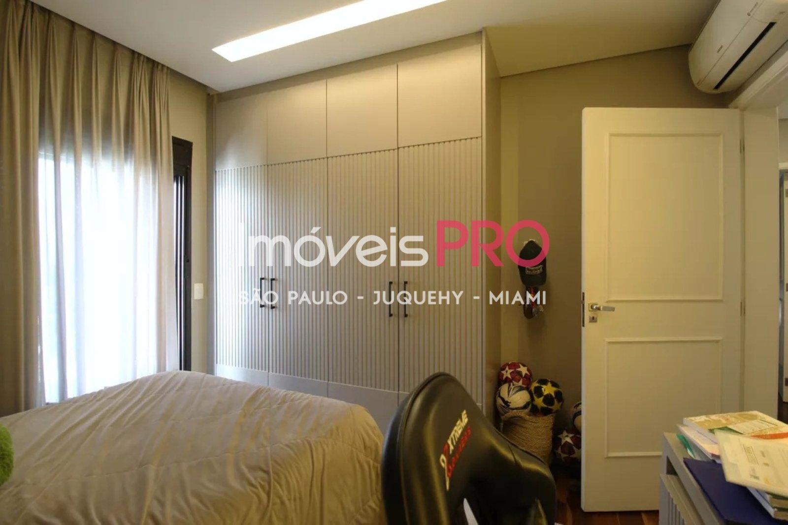 Foto :: https://assets.imoveispro.com.br/thumb/IP38493/apartamento-venda-moema_IP38493_11_1920x1080.jpg?