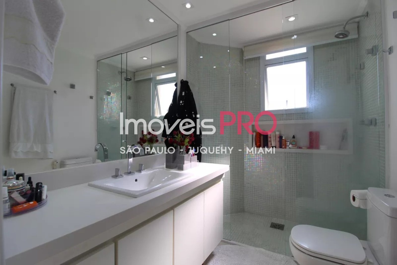 Foto :: https://assets.imoveispro.com.br/thumb/IP38493/apartamento-venda-moema_IP38493_23_1920x1080.jpg?