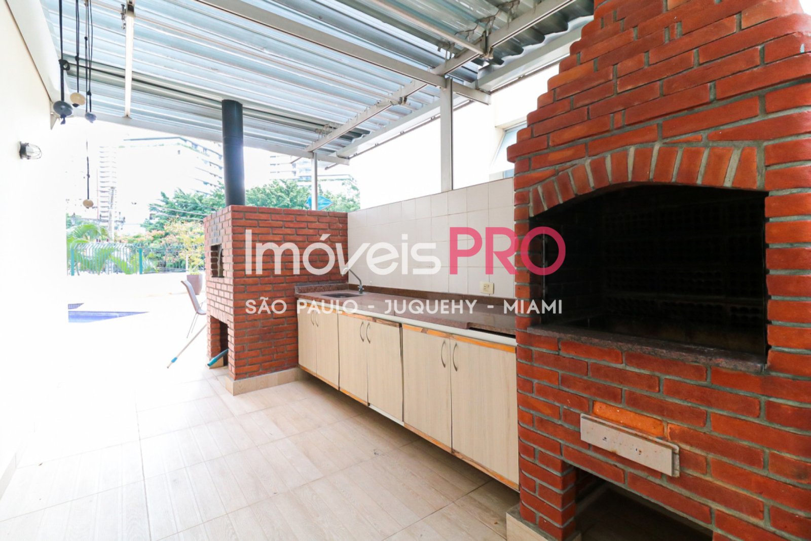 Foto :: https://assets.imoveispro.com.br/thumb/IP38493/apartamento-venda-moema_IP38493_29_1920x1080.jpg?