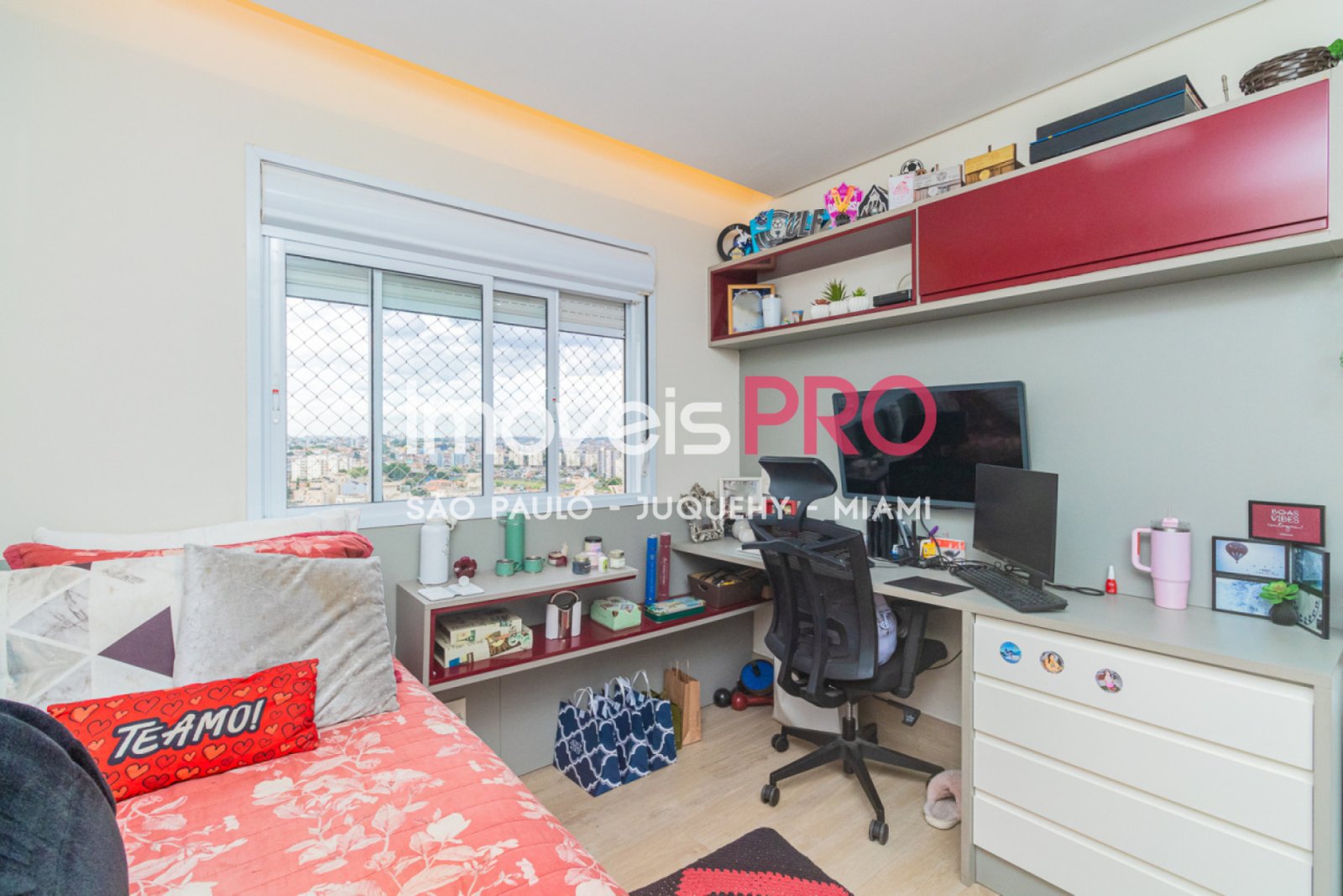 Foto :: IP38496