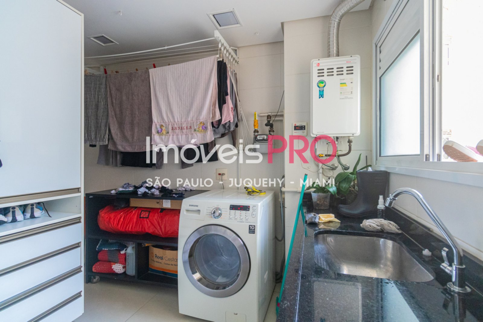 Foto :: IP38496