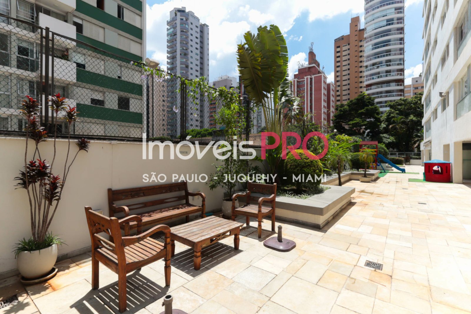 Foto :: https://assets.imoveispro.com.br/thumb/IP38505/apartamento-venda-moema-passaros_IP38505_23_1920x1080.jpg?