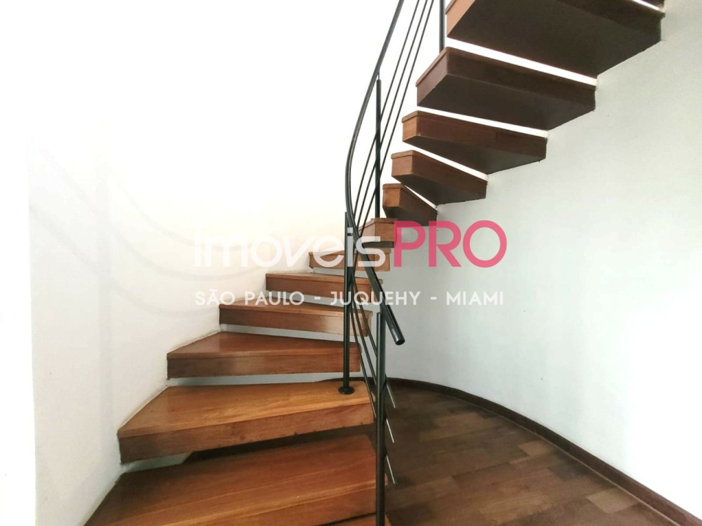 Foto :: https://assets.imoveispro.com.br/thumb/IP38508/casa-venda-fazenda-morumbi_IP38508_11_1920x1080.jpg?