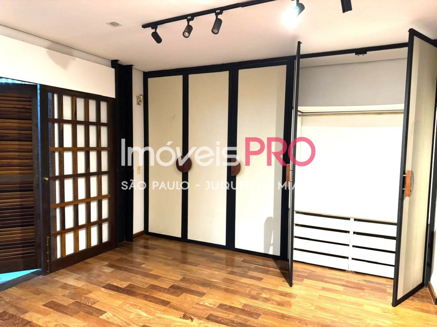 Foto :: https://assets.imoveispro.com.br/thumb/IP38508/casa-venda-fazenda-morumbi_IP38508_23_1920x1080.jpg?