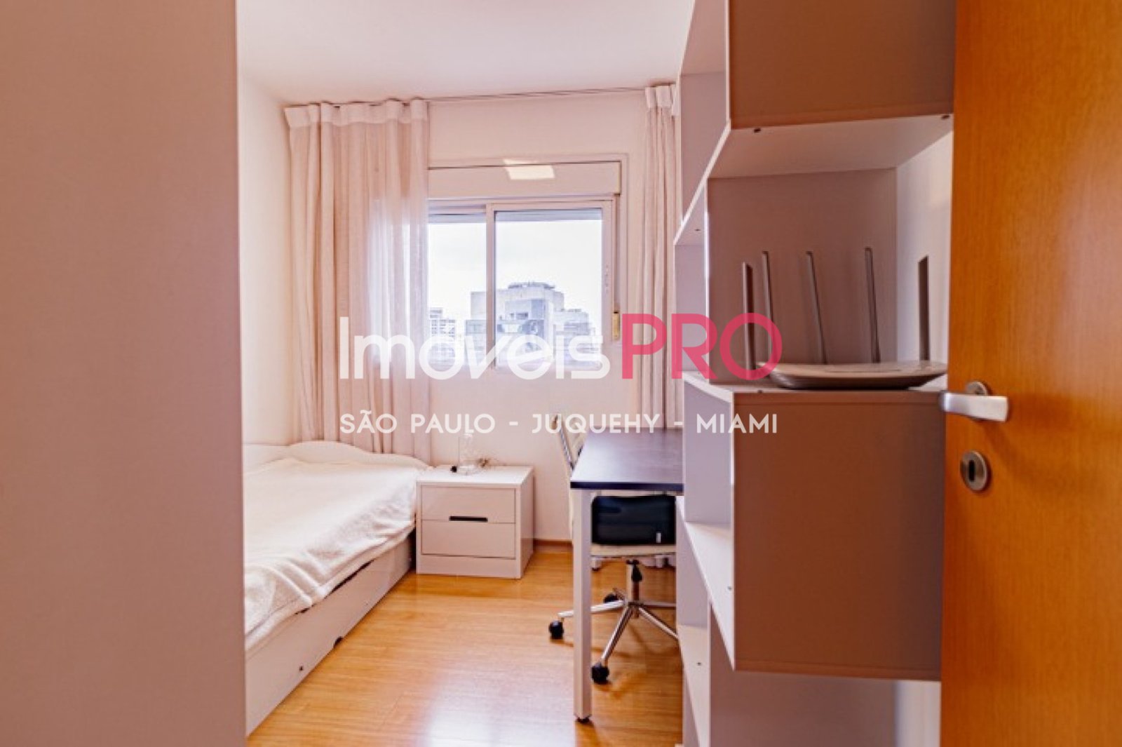 Foto :: IP38542