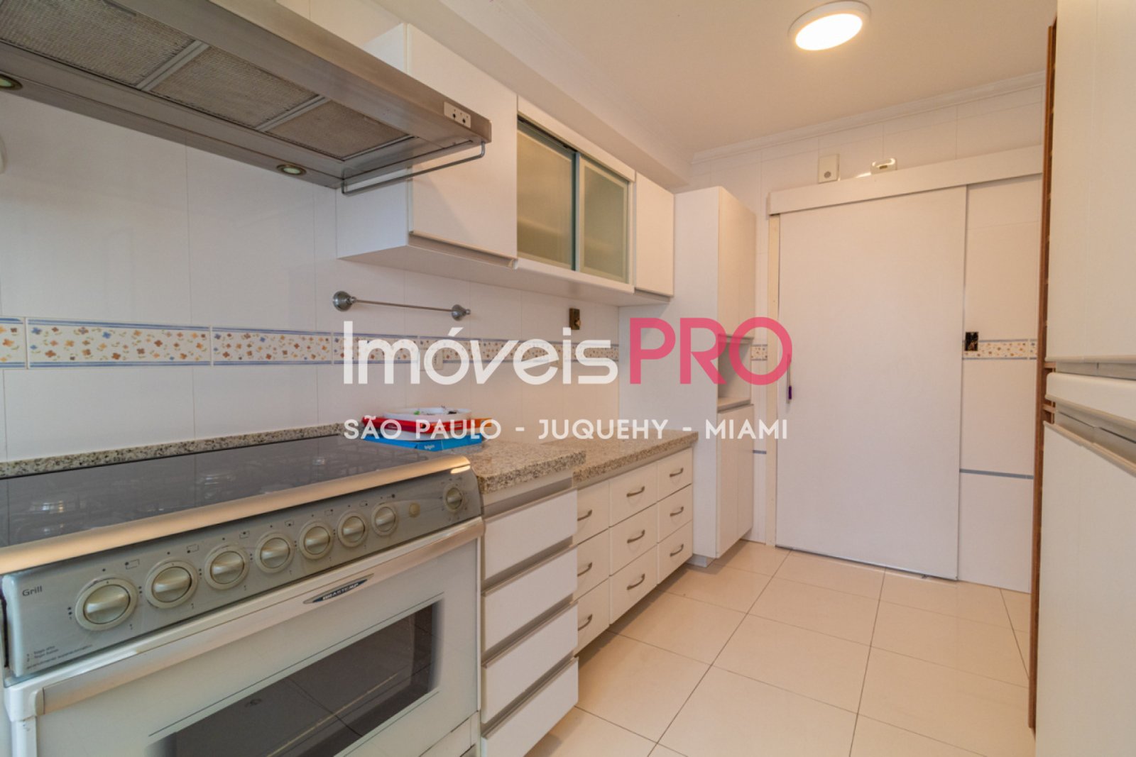 Foto :: https://assets.imoveispro.com.br/thumb/IP38564/apartamento-aluguel-moema-indios_IP38564_29_1920x1080.jpg?