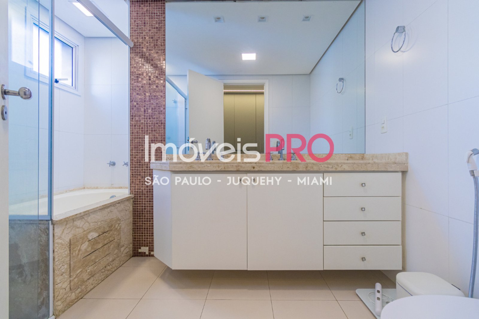 Foto :: https://assets.imoveispro.com.br/thumb/IP38573/apartamento-venda-brooklin_IP38573_23_1920x1080.jpg?