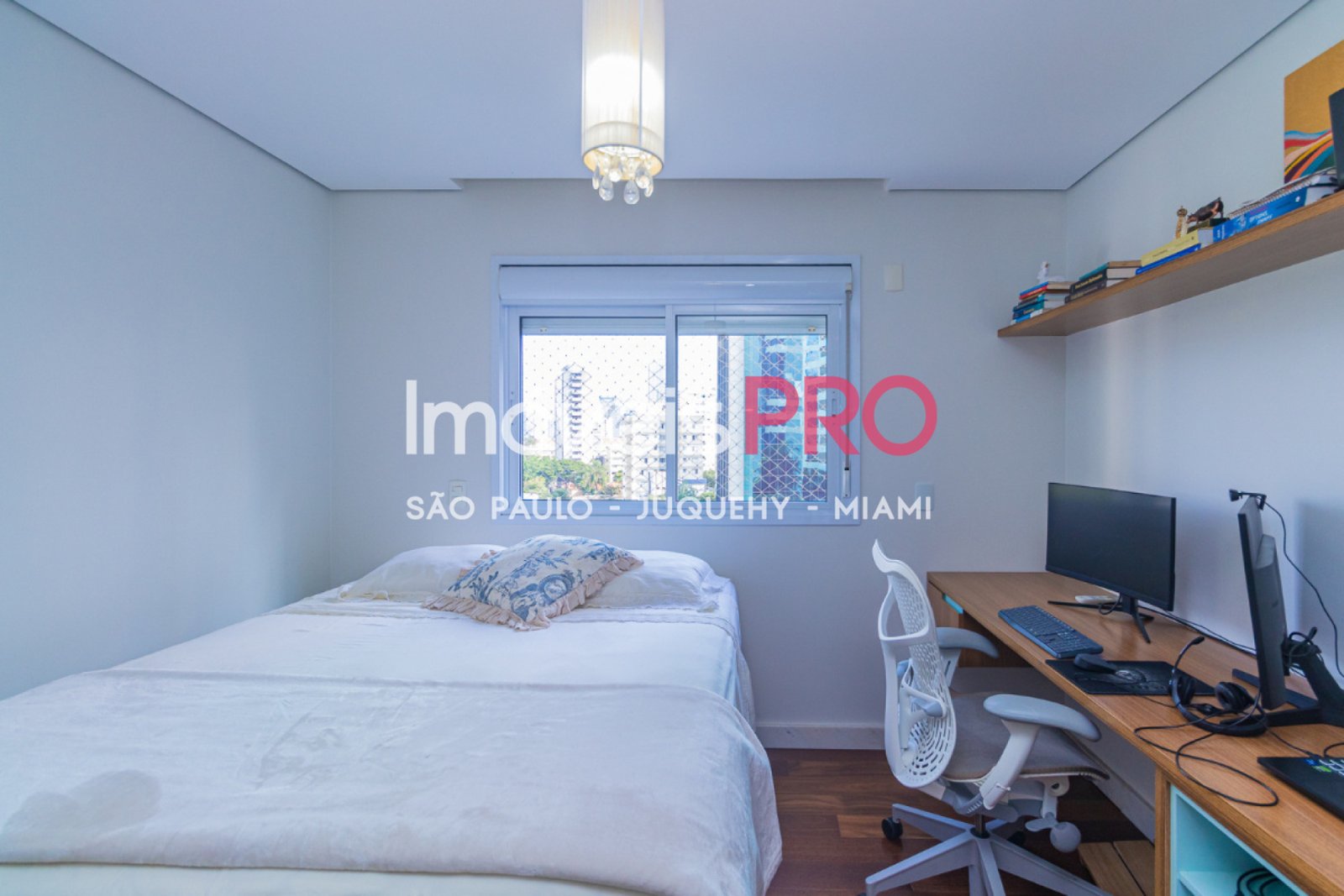 Foto :: IP38573