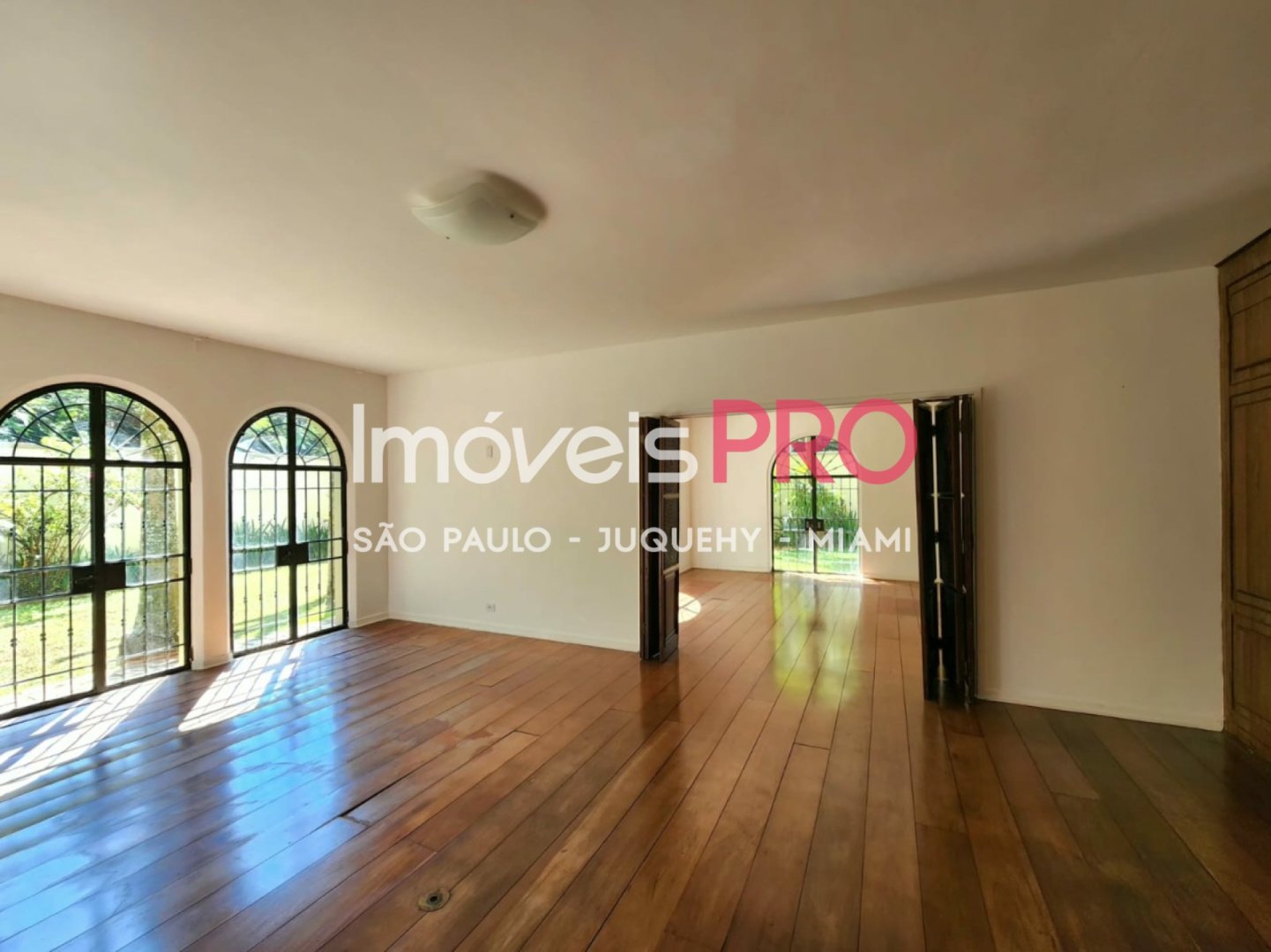 Foto :: https://assets.imoveispro.com.br/thumb/IP38574/casa-venda-jardim-america_IP38574_11_1920x1080.jpg?