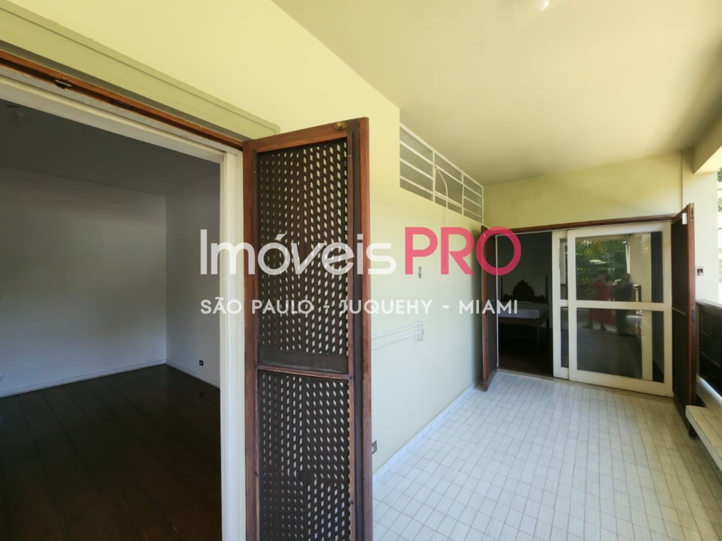 Foto :: https://assets.imoveispro.com.br/thumb/IP38574/casa-venda-jardim-america_IP38574_41_1920x1080.jpg?