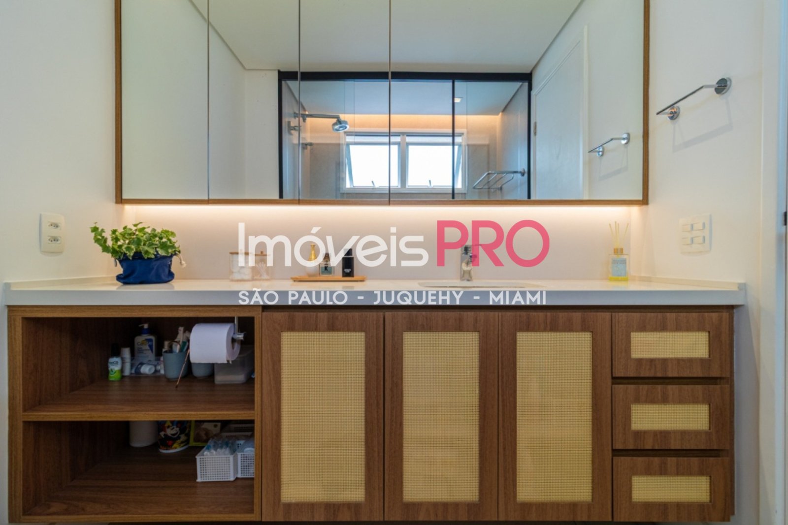Foto :: https://assets.imoveispro.com.br/thumb/IP38576/apartamento-venda-campo-belo_IP38576_29_1920x1080.jpg?