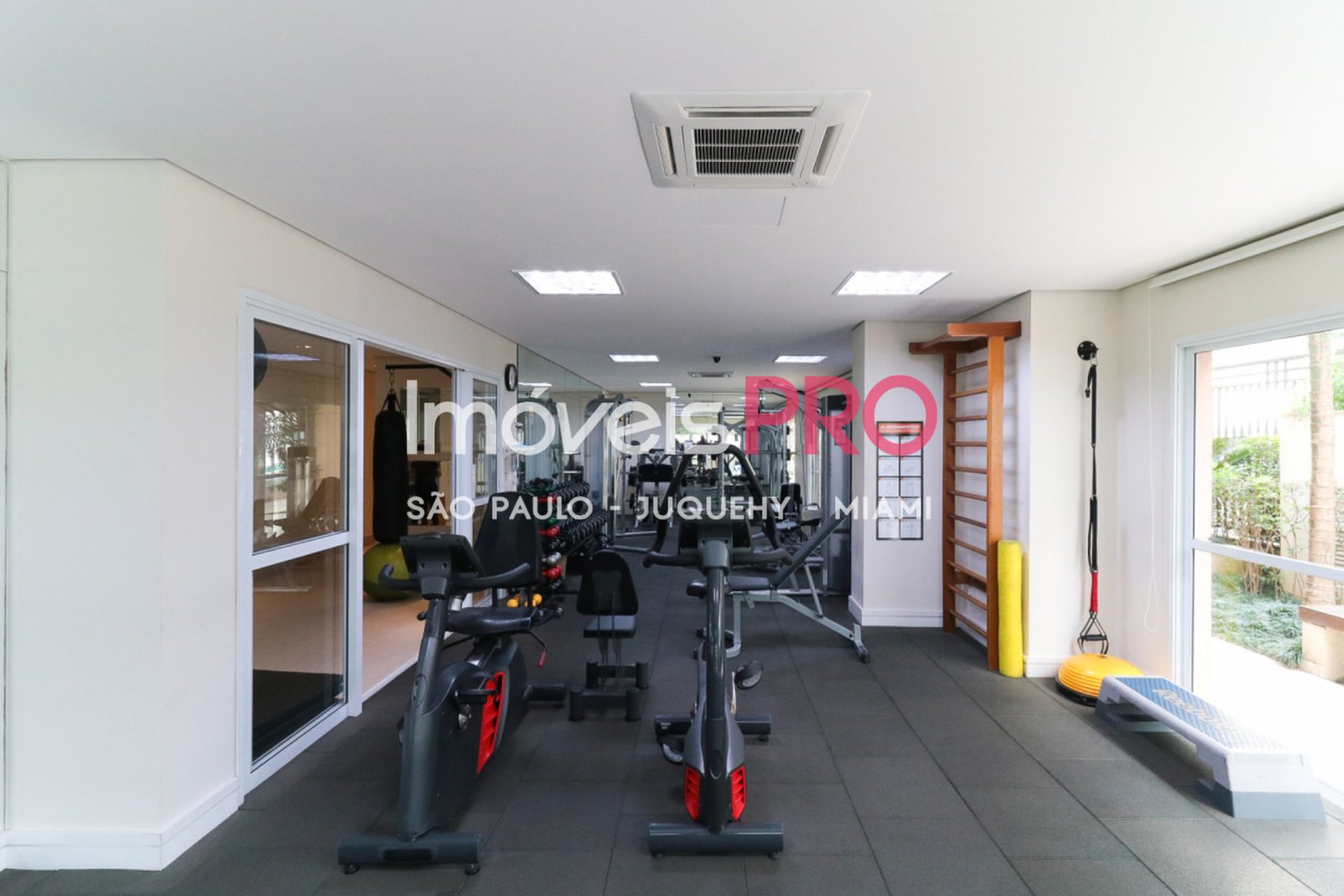 Foto :: https://assets.imoveispro.com.br/thumb/IP38576/apartamento-venda-campo-belo_IP38576_65_1920x1080.jpg?