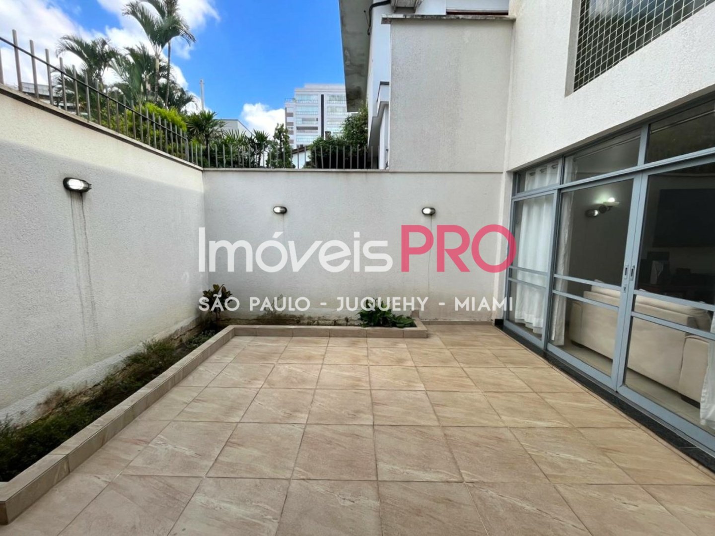 Foto :: https://assets.imoveispro.com.br/thumb/IP38577/casa-de-vila-venda-moema_IP38577_11_1920x1080.jpg?