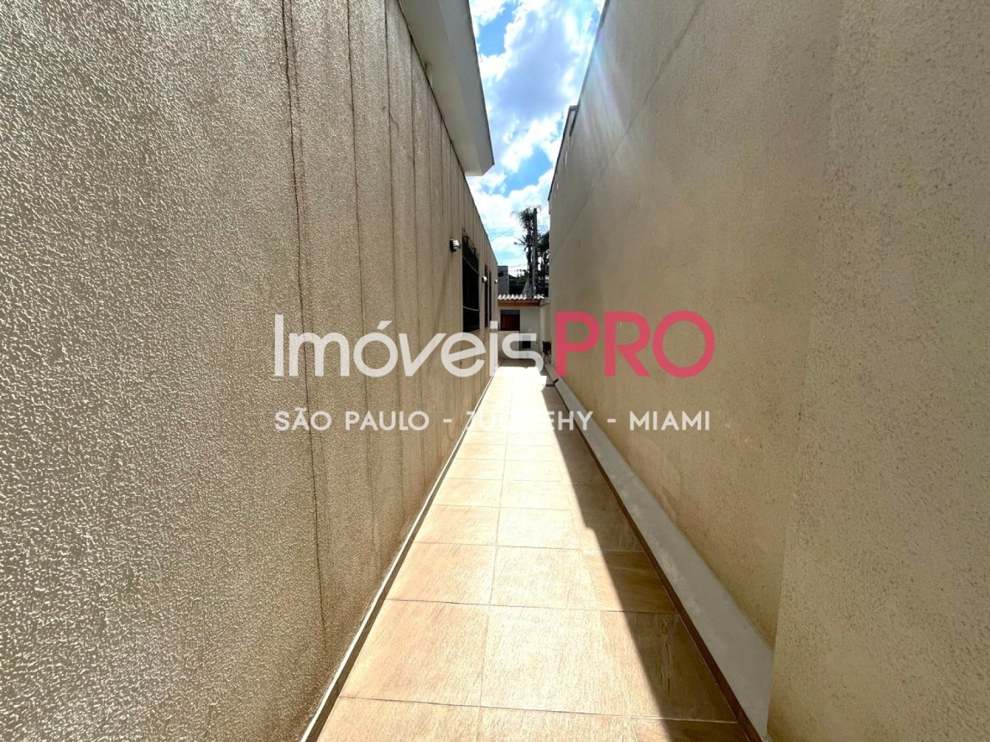 Foto :: https://assets.imoveispro.com.br/thumb/IP38577/casa-de-vila-venda-moema_IP38577_17_1920x1080.jpg?