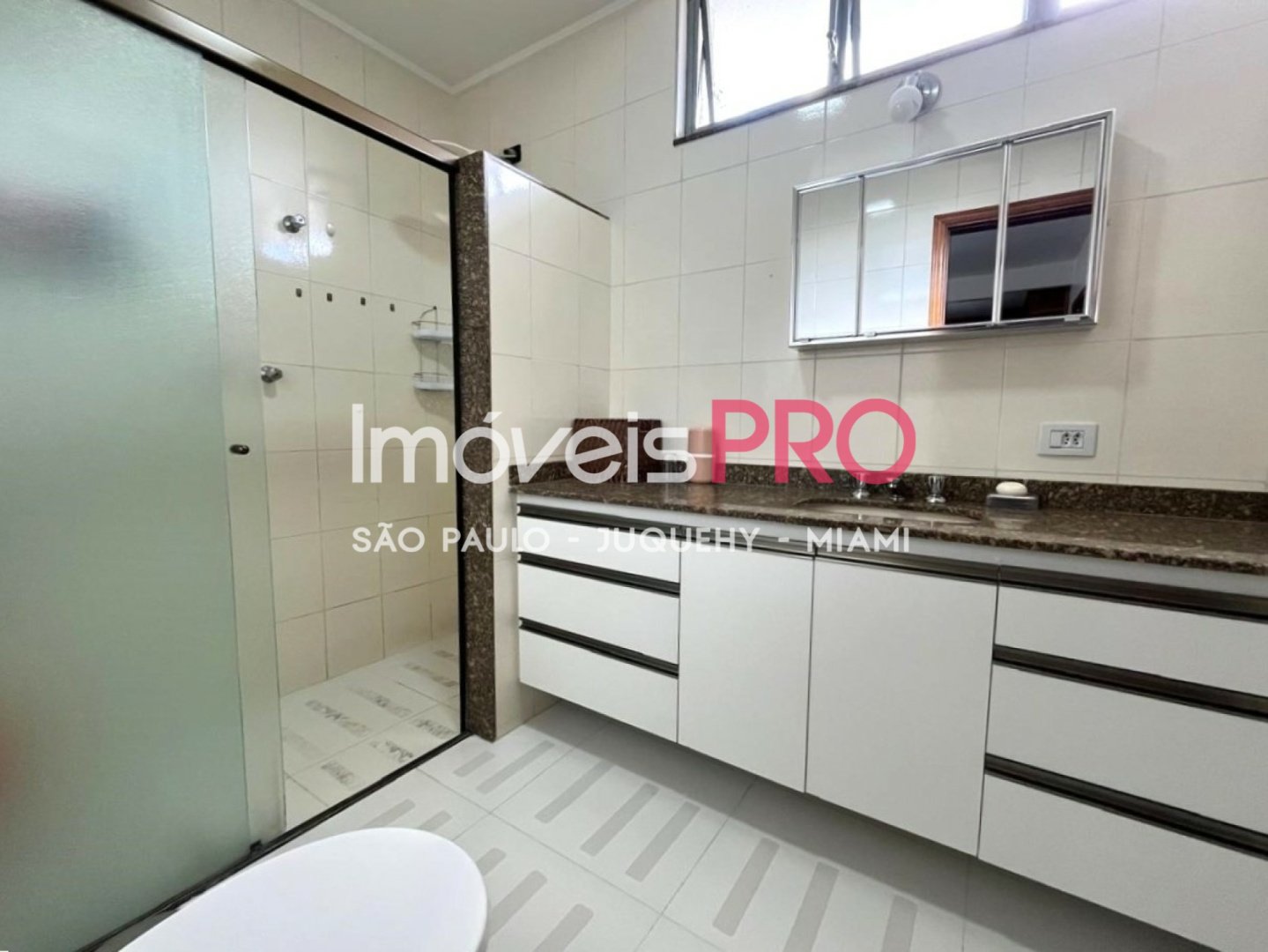 Foto :: https://assets.imoveispro.com.br/thumb/IP38577/casa-de-vila-venda-moema_IP38577_23_1920x1080.jpg?