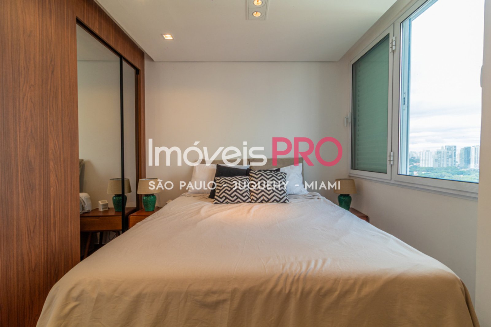 Foto :: https://assets.imoveispro.com.br/thumb/IP38608/apartamento-venda-moema_IP38608_17_1920x1080.jpg?