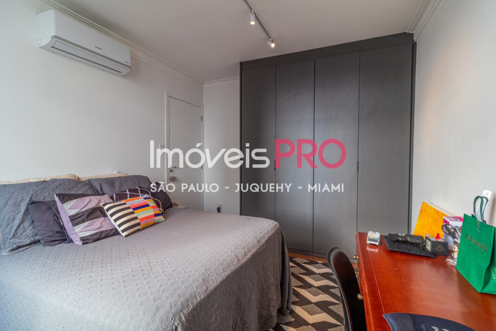 Foto :: https://assets.imoveispro.com.br/thumb/IP38608/apartamento-venda-moema_IP38608_23_1920x1080.jpg?