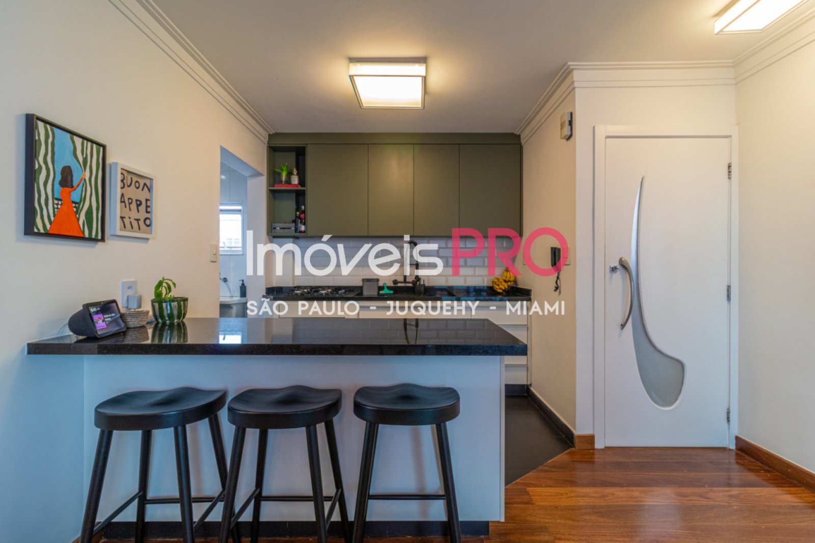 Foto :: https://assets.imoveispro.com.br/thumb/IP38608/apartamento-venda-moema_IP38608_29_1920x1080.jpg?