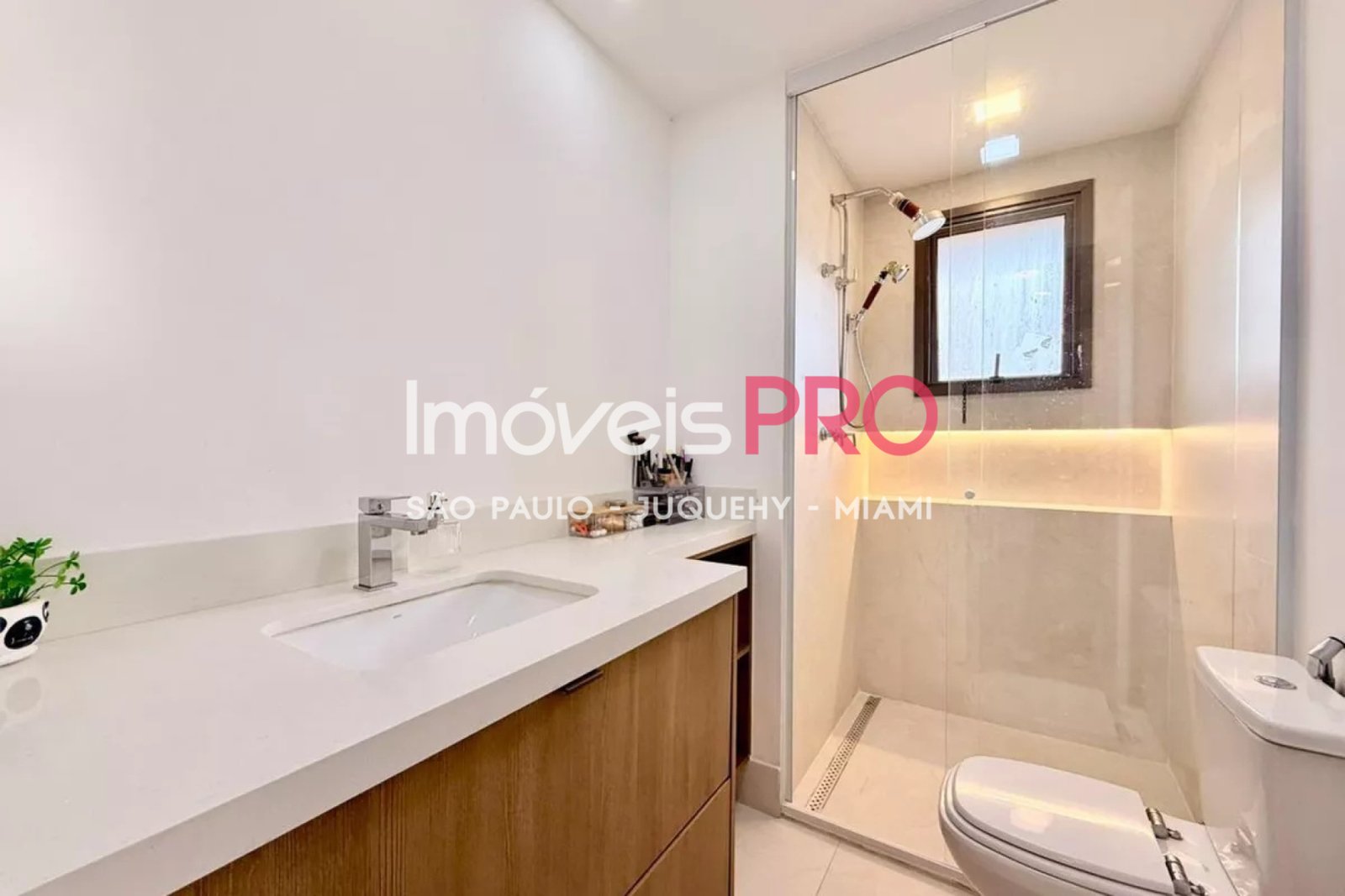 Foto :: https://assets.imoveispro.com.br/thumb/IP38626/apartamento-venda-campo-belo_IP38626_17_1920x1080.jpg?