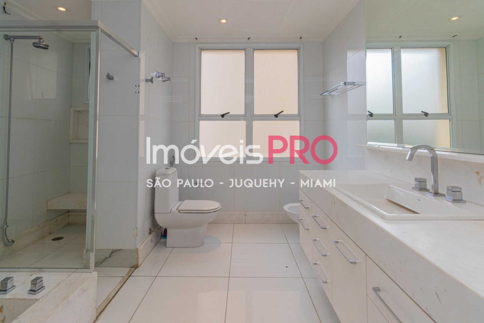 Foto :: https://assets.imoveispro.com.br/thumb/IP38629/apartamento-venda-moema_IP38629_17_1920x1080.jpg?