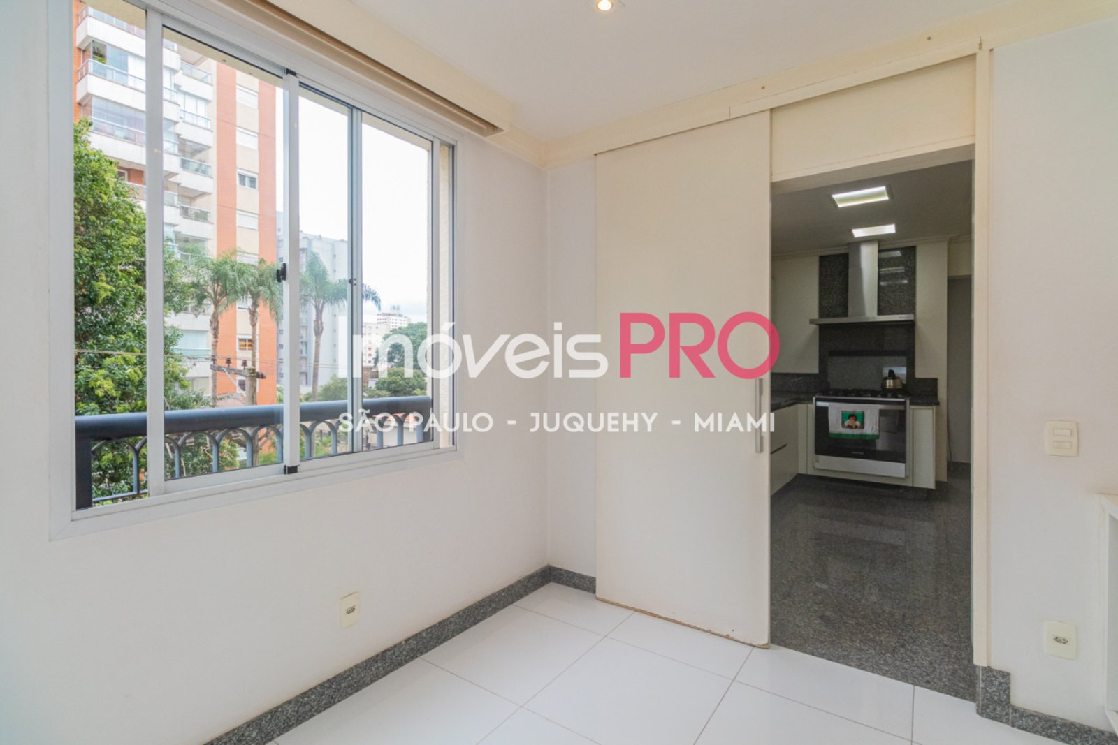 Foto :: https://assets.imoveispro.com.br/thumb/IP38629/apartamento-venda-moema_IP38629_29_1920x1080.jpg?
