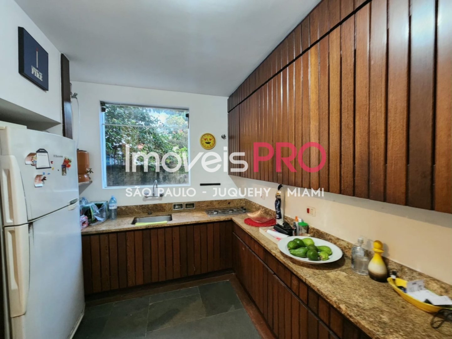 Foto :: https://assets.imoveispro.com.br/thumb/IP38657/casa-venda-butanta_IP38657_17_1920x1080.jpg?