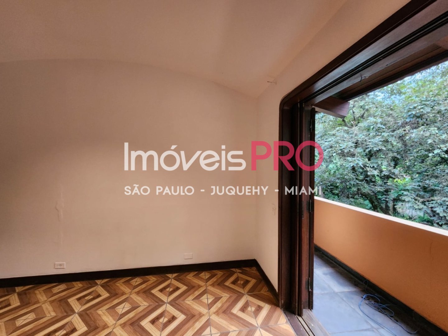 Foto :: https://assets.imoveispro.com.br/thumb/IP38657/casa-venda-butanta_IP38657_29_1920x1080.jpg?