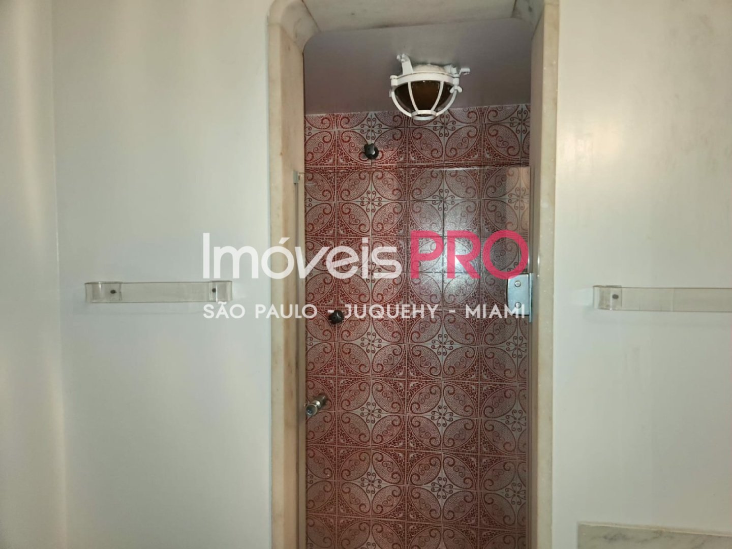 Foto :: https://assets.imoveispro.com.br/thumb/IP38657/casa-venda-butanta_IP38657_35_1920x1080.jpg?