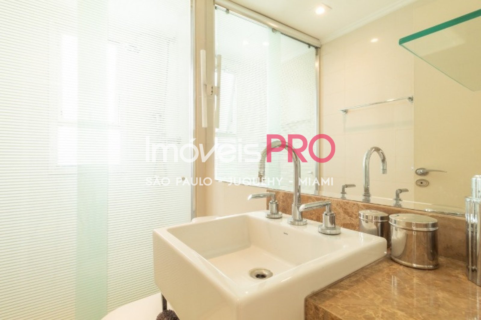 Foto :: IP38658