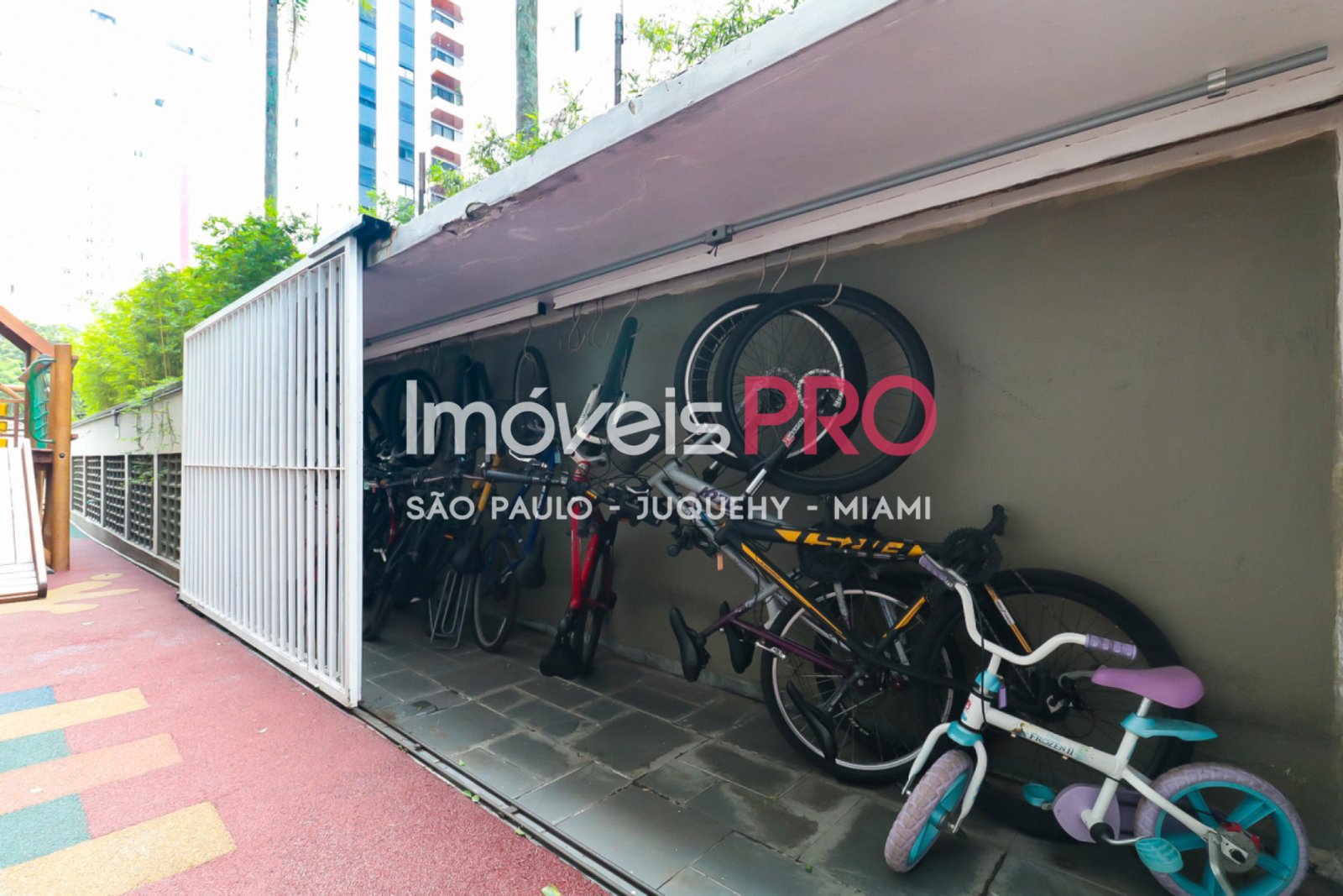 Foto :: https://assets.imoveispro.com.br/thumb/IP38661/apartamento-venda-brooklin_IP38661_35_1920x1080.jpg?
