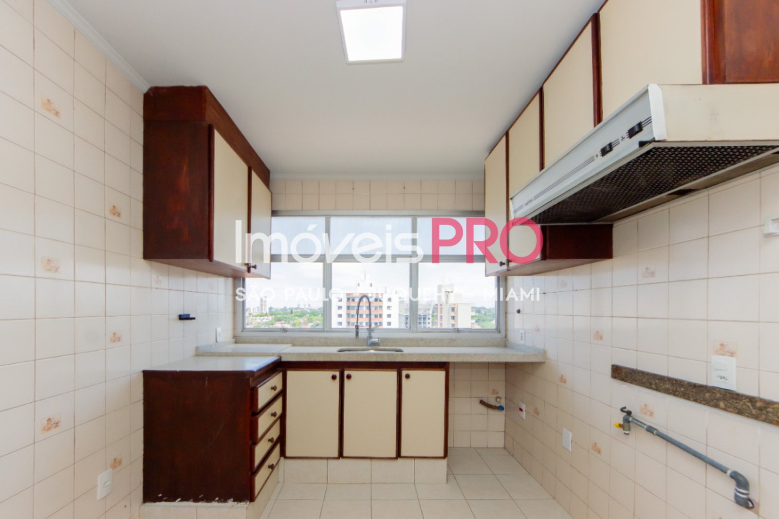 Foto :: https://assets.imoveispro.com.br/thumb/IP38681/cobertura-venda-campo-belo_IP38681_23_1920x1080.jpg?
