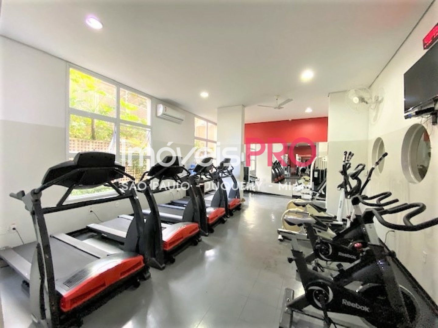 Foto :: https://assets.imoveispro.com.br/thumb/IP38684/duplex-venda-itaim-bibi_IP38684_23_1920x1080.jpg?