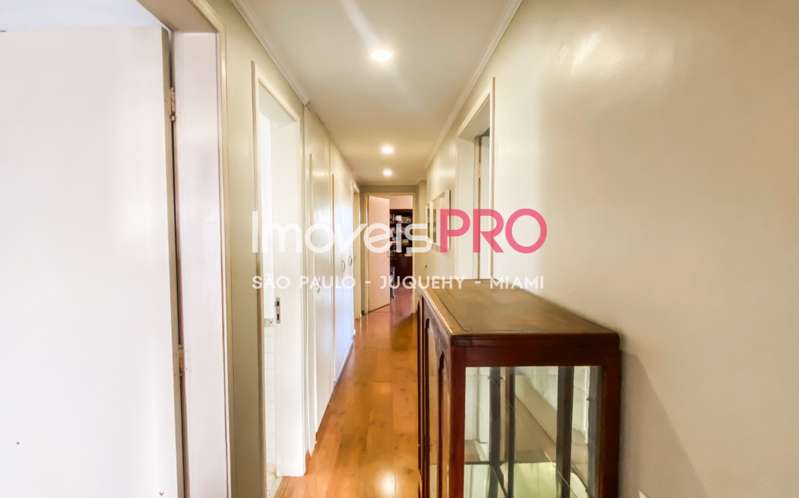 Foto :: https://assets.imoveispro.com.br/thumb/IP38701/apartamento-venda-moema-passaros_IP38701_23_1920x1080.jpg?