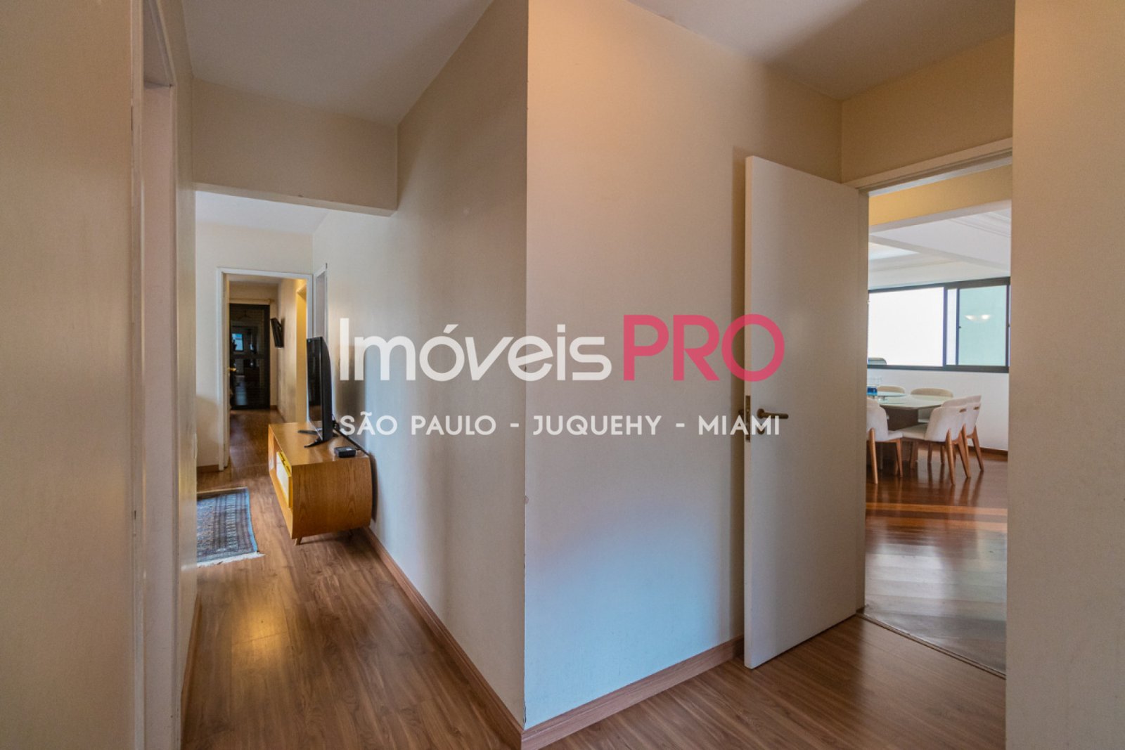 Foto :: https://assets.imoveispro.com.br/thumb/IP38702/apartamento-venda-moema-passaros_IP38702_29_1920x1080.jpg?