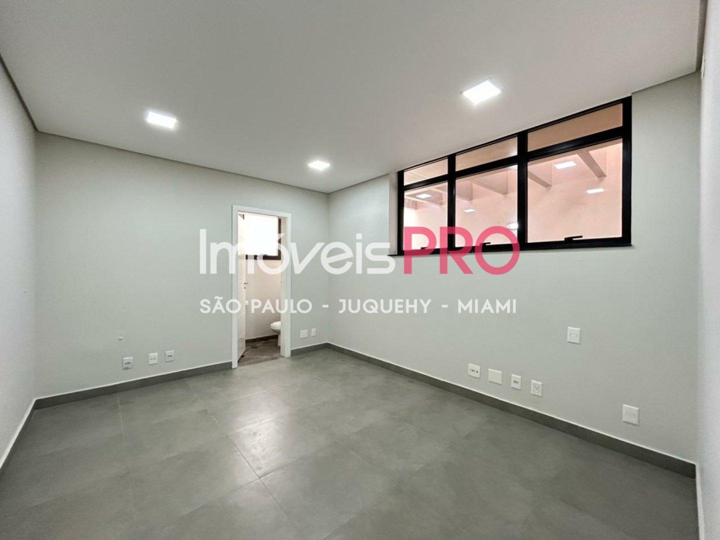 Foto :: IP38719