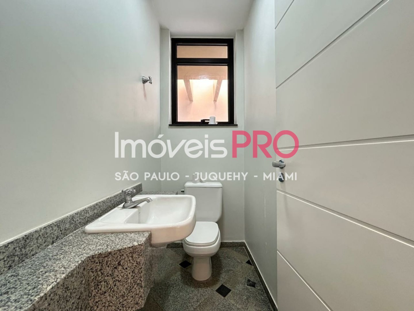 Foto :: IP38719