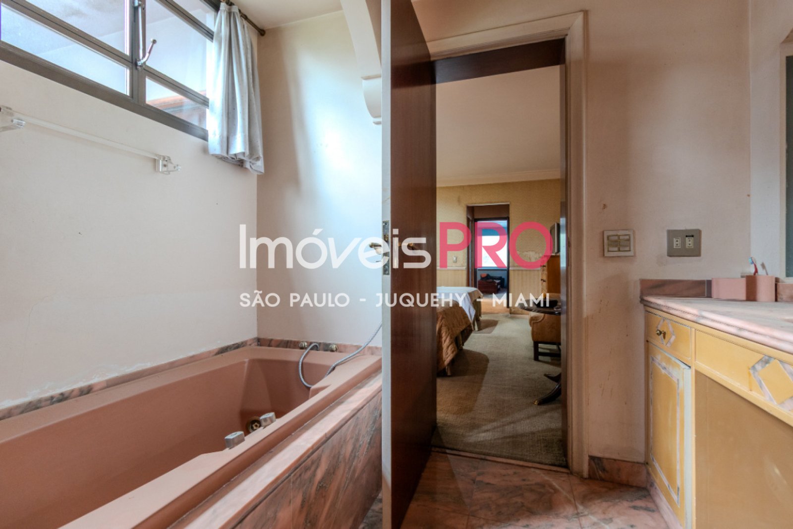 Foto :: https://assets.imoveispro.com.br/thumb/IP38736/casa-venda-brooklin-paulista_IP38736_47_1920x1080.jpg?