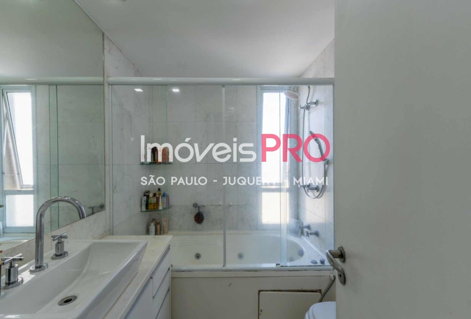 Foto :: https://assets.imoveispro.com.br/thumb/IP38743/apartamento-venda-campo-belo_IP38743_35_1920x1080.jpg?