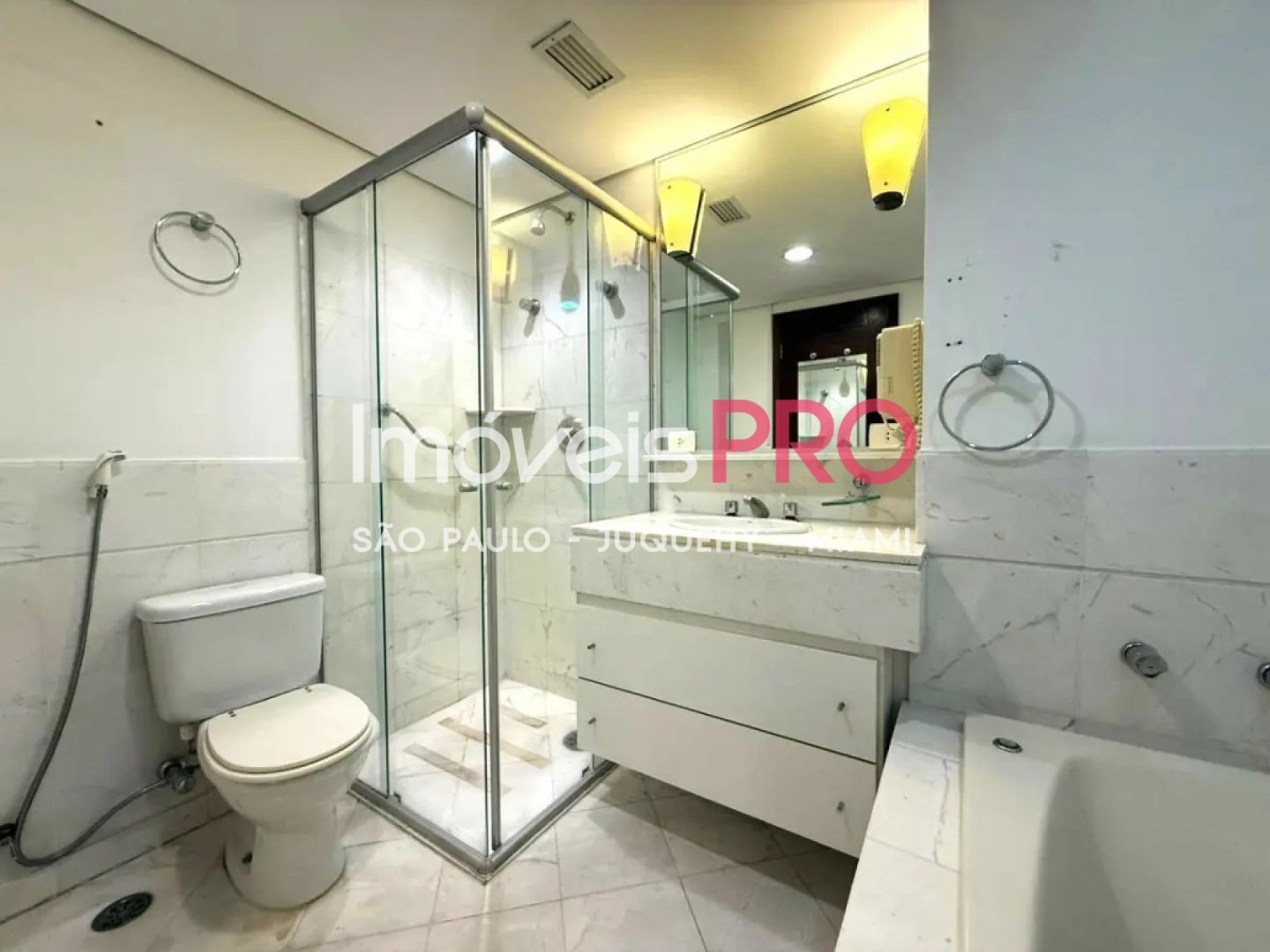 Foto :: https://assets.imoveispro.com.br/thumb/IP38751/apartamento-venda-itaim-bibi_IP38751_11_1920x1080.jpg?