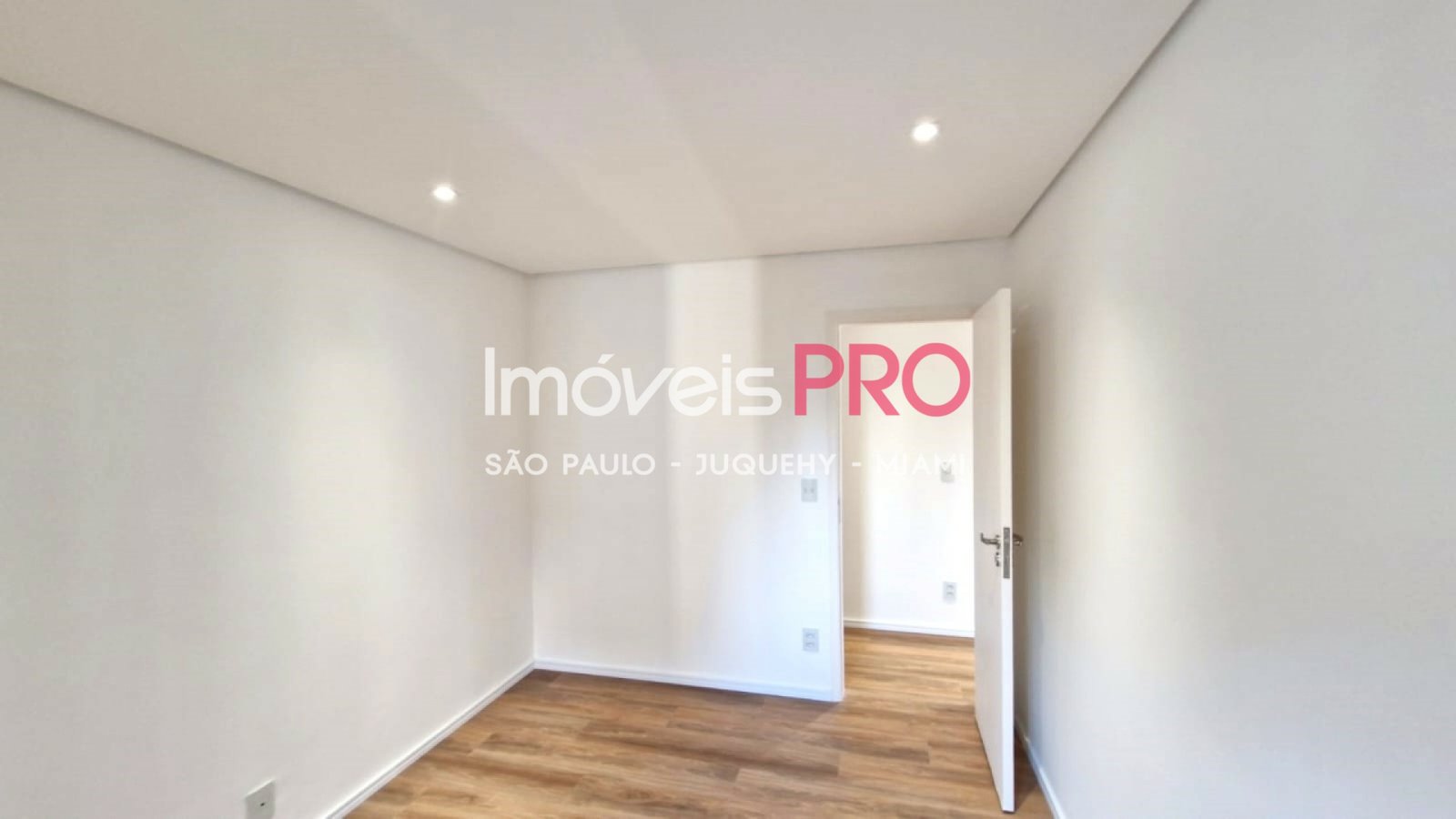 Foto :: IP38758