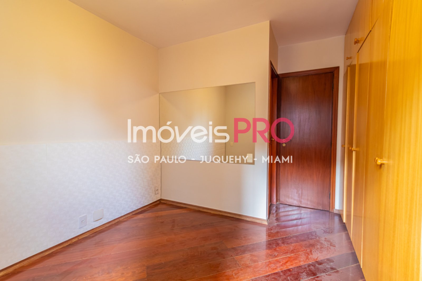 Foto :: https://assets.imoveispro.com.br/thumb/IP38761/apartamento-venda-moema-passaros_IP38761_23_1920x1080.jpg?