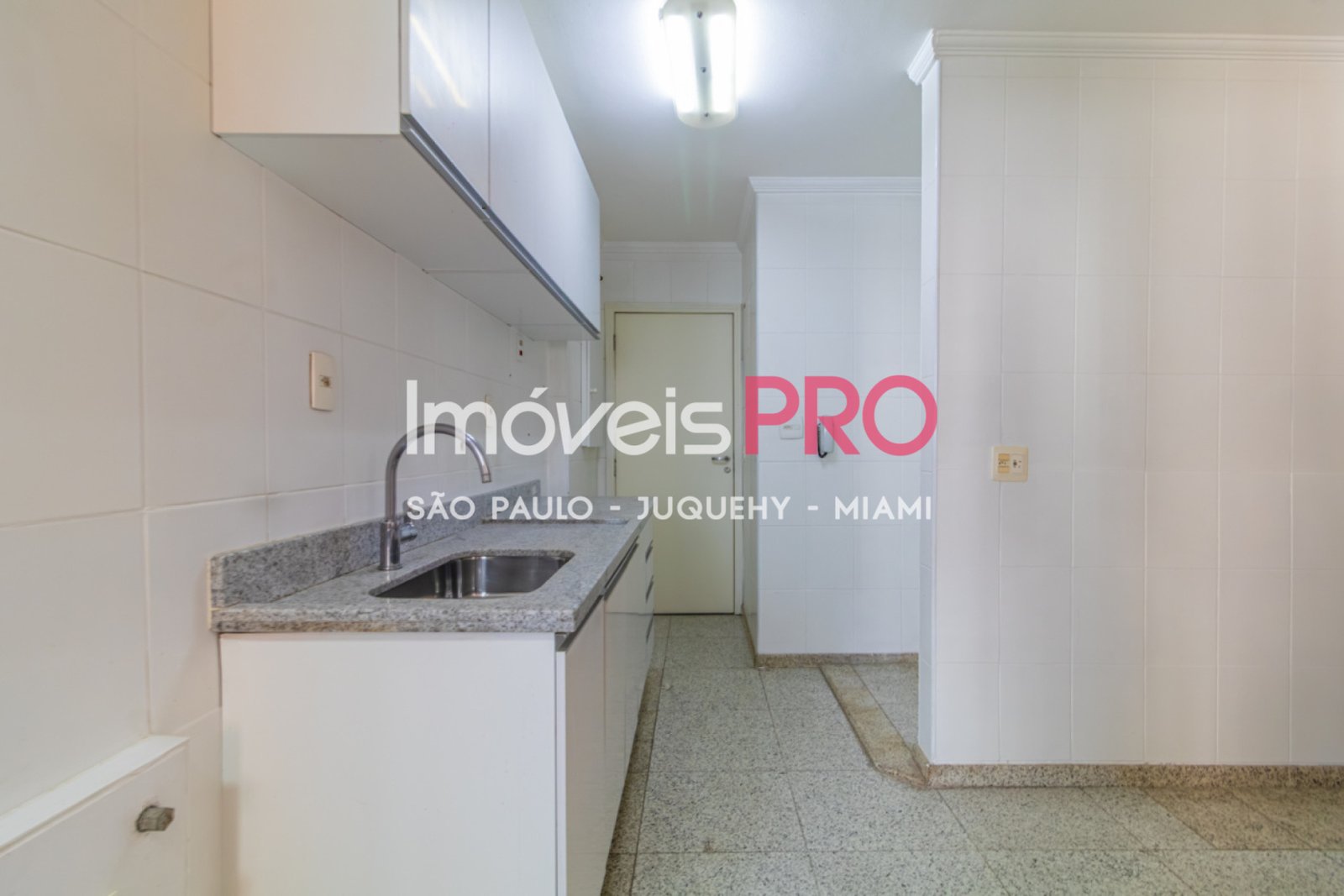 Foto :: https://assets.imoveispro.com.br/thumb/IP38761/apartamento-venda-moema-passaros_IP38761_29_1920x1080.jpg?